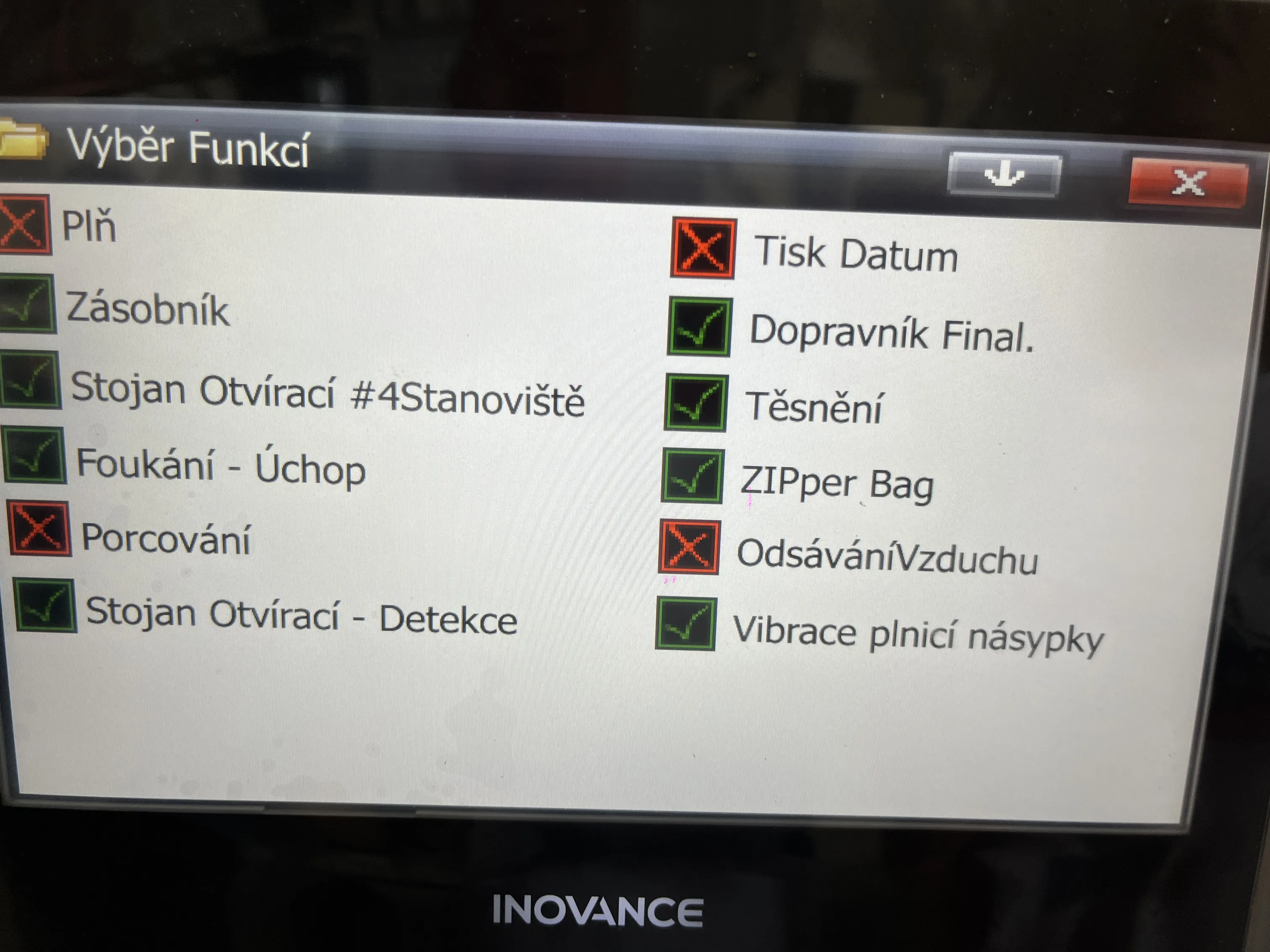 Karouselový stroj pro sypké suroviny - displej s českým překladem